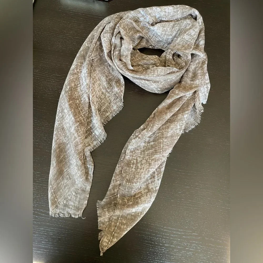 Grey oblong scarf with sequine details